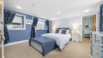 4 bedrooms, iron/ironing board, travel crib, internet