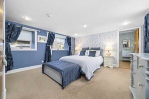 4 bedrooms, iron/ironing board, travel crib, internet