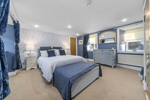 4 soverom, strykejern/-brett, reiseseng for barn og internettilgang