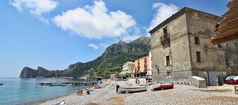 Ombrina-Mimì sul Mare. Apartmet with private beach