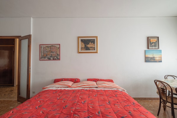 4 Schlafzimmer, Bügeleisen/Bügelbrett, kostenloses WLAN, Bettwäsche