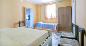 2 bedrooms, iron/ironing board, Internet, bed sheets