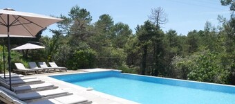 MONTAUROUX 30MN FAR FROM CANNES APPARTMENT ON THE GROUND FLOOR WITH SWIMMINGPOOL CONDITIONNING AIR