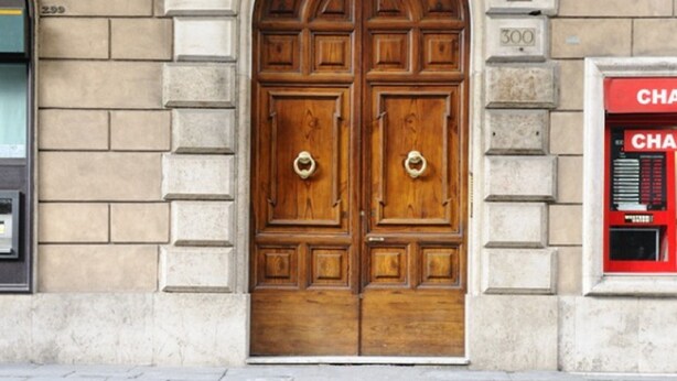 A double wooden door with a stone archway, a number plaque, and a red ATM machine to the right. - Rome: HISTORIC CENTER, close to the Pantheon, Trevi Fountain, Piazza di Spagna. (Roma)