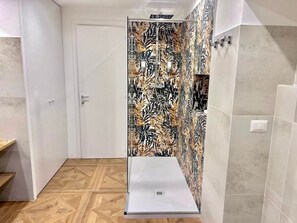 Shower, hair dryer, bidet, towels - Rome: HISTORIC CENTER, close to the Pantheon, Trevi Fountain, Piazza di Spagna. (Roma)