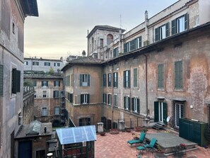 Property grounds - Rome: HISTORIC CENTER, close to the Pantheon, Trevi Fountain, Piazza di Spagna. (Roma)