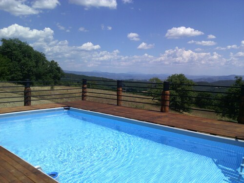 Hilltop Farmhouse - Countryside Views: 5 Beds (+2). Extra DR - ensuite BR (+20%)