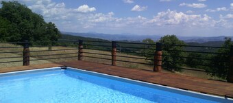 Hilltop Farmhouse avec vue sur la campagne: 5 lits (+2)