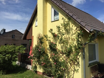 Detached house on a large sunny plot, dogs allowed a few meters to the sea