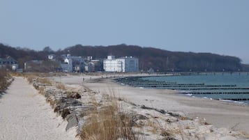 Accommodatie ligt op het strand, ligstoelen