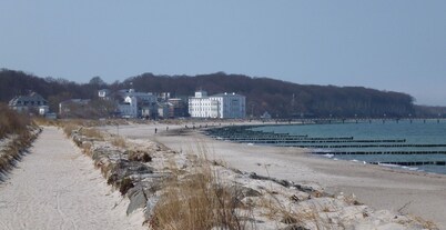200 m to the natural beach, family friendly EC-apartment with terrace, W-Lan 