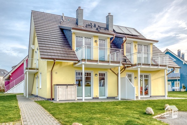 Appartement unten links mit Terrasse und großzügigem Gartenbereich