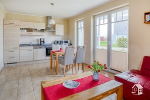 Unclassified image, 4 of 50, button - 200 m to the natural beach, family friendly EC-apartment with terrace, W-Lan  (Börgerende)