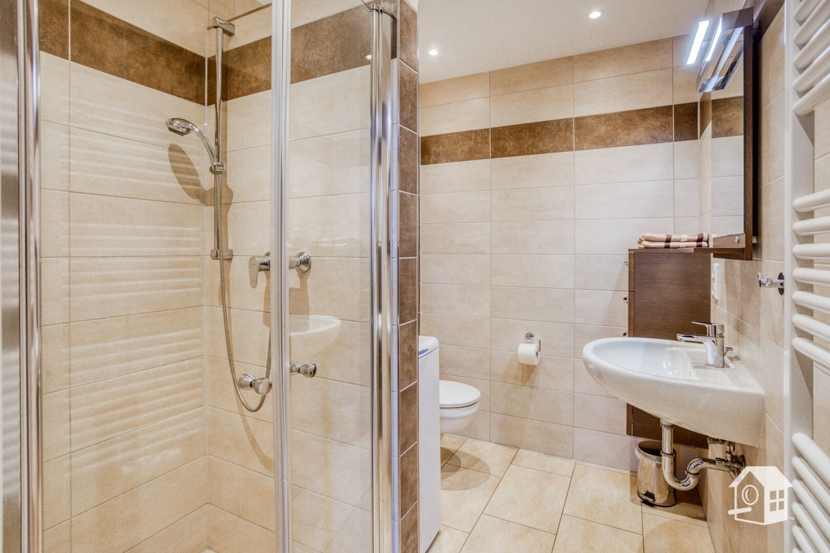 Dusche, Haartrockner, Toilettenpapier