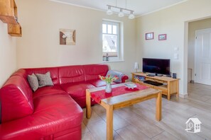 LCD TV, fireplace, DVD player, books - 200 m to the natural beach, family friendly EC-apartment with terrace, W-Lan  (Börgerende)