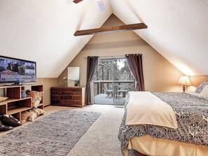 3 bedrooms, desk, iron/ironing board, free WiFi