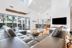 Smart TV - TIME OUT!! 6BR Platinum Rated • Pool • 2 Golf Carts Included • Amenities! (Destin)