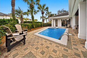 Een verwarmd zwembad