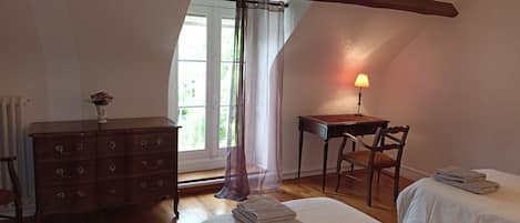 2 chambres, fer et planche Ă repasser, accĂšs au Wi-Fi (inclus)