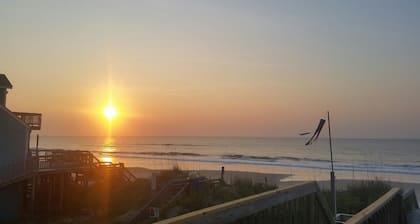 Vastaus Prayer-Beachfront - Beautiful. WIFI, ranta tarvikkeita, Lemmikkieläinystävällinen.