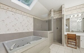 Toallas, jabón, papel de baño 