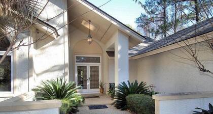 Beautiful Home, Close to Beach, Lagoon, Fantastic Pool!