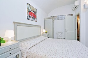 3 bedrooms, iron/ironing board, WiFi, bed sheets - Rome Accommodation near Colosseum & Roman Forums-Prestigious Apartment Sleep 9 (Rome)