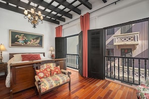 2 chambres, coffres-forts dans les chambres, bureau