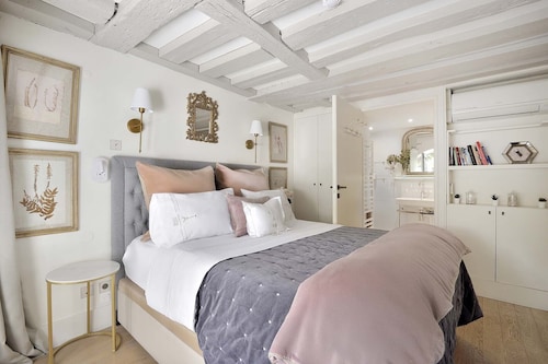 セール！  シテ島のモダンで豪華なスプリットレベル、4人に最適！