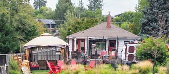 RIVERFRONT COTTAGE EPIC WALKABLE LOCATION ON RIVER