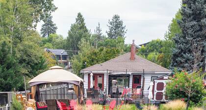 RIVERFRONT COTTAGE EPIC WALKABLE LOCATION ON RIVER