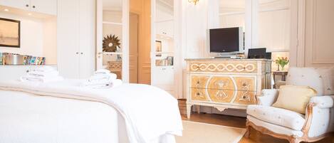 3 chambres, fer et planche à repasser, lit parapluie, Wi-Fi gratuit