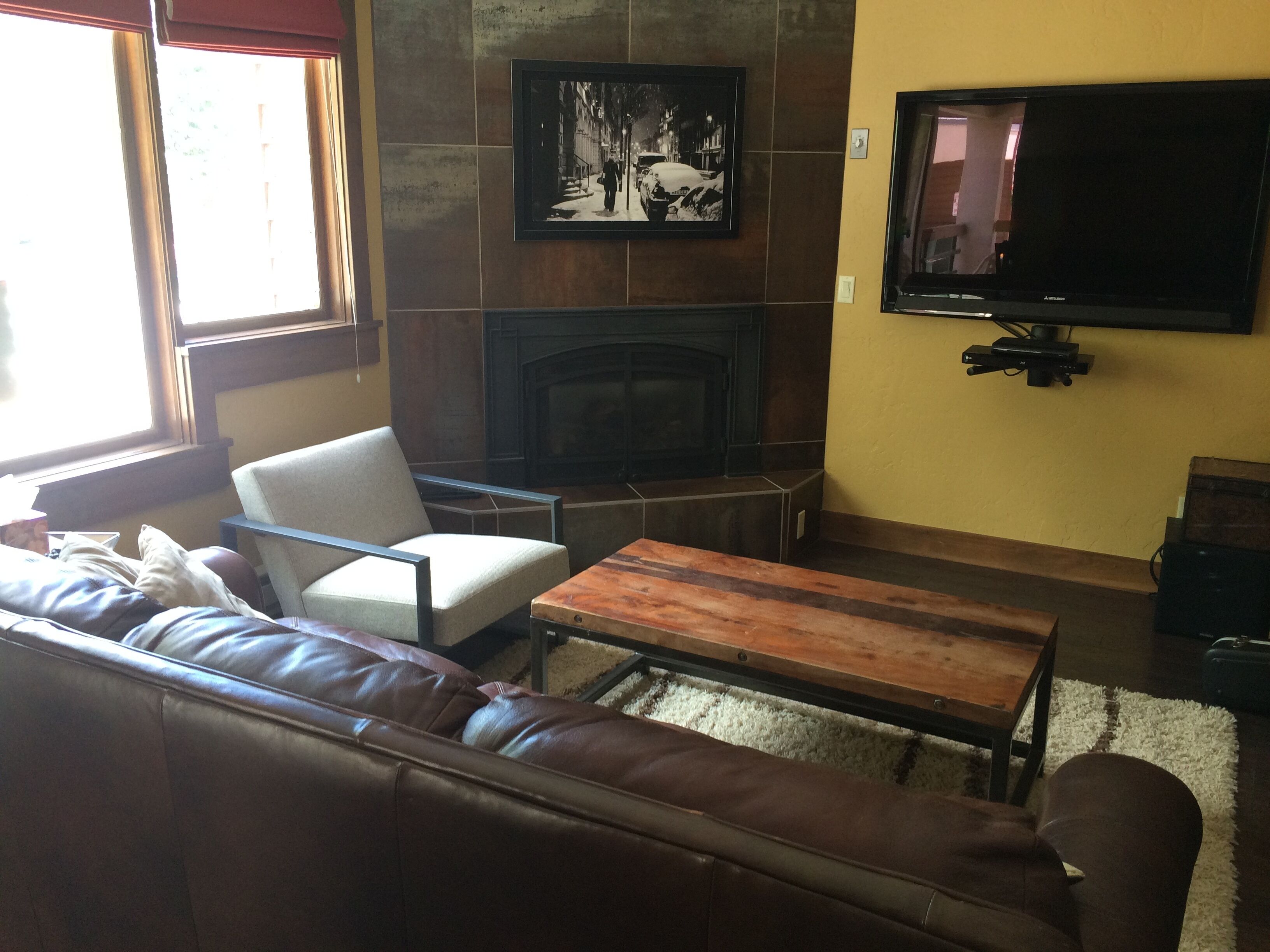 Ski-In, Ski-Out Luxury, Corner Unit. Sleeps 4. Hot Tubs, Pool, 55" TV. Near Base