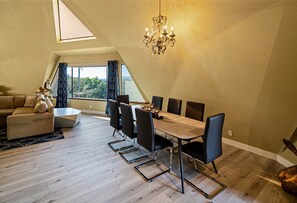 Dining - Kid Friendly with Breathtaking Views on 10 Acres (Sonoma)