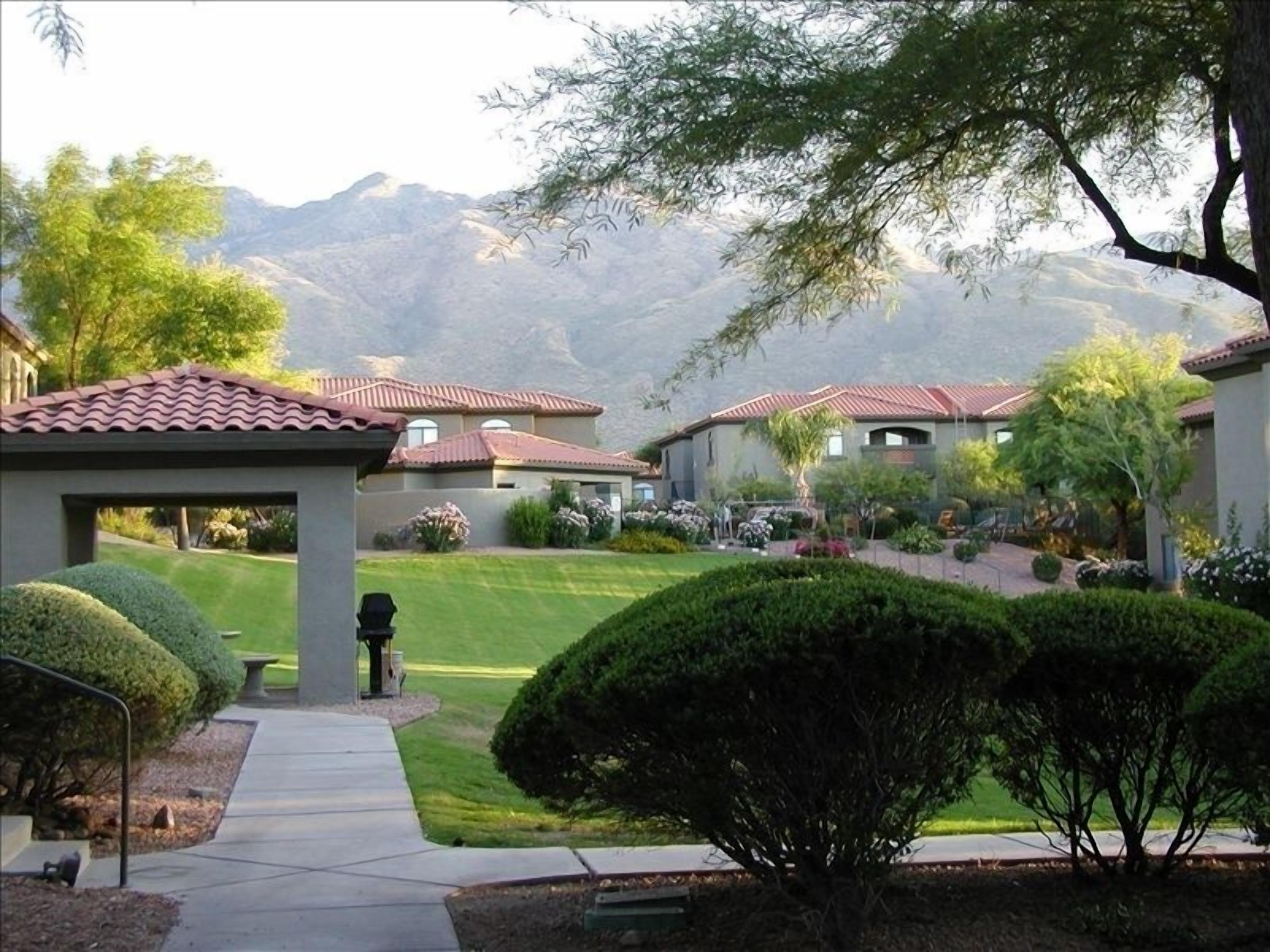 MOUNTAIN VIEWS!     JUST STEPS TO POOL