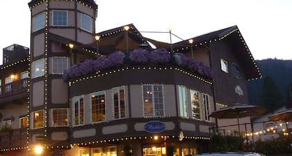 Leavenworth Vacation Rental, Luxury , Downtown, Amazing Mountain View Condo,