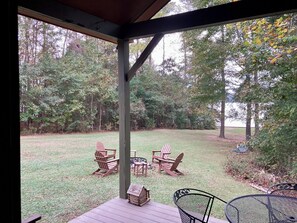 Outdoor dining - Private Cabin on Water-Fish & Boat from YOUR DOCK-BEST Sunsets, no stairs! PetsY (Fort Gaines)