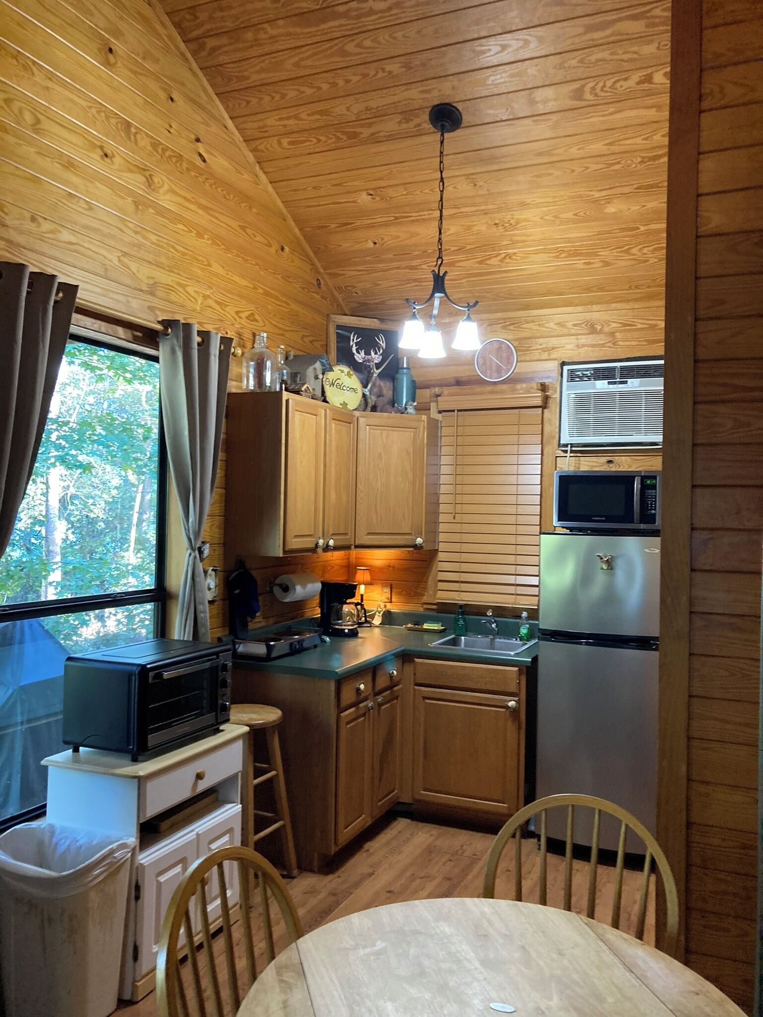 Fridge, microwave, dishwasher, coffee/tea maker