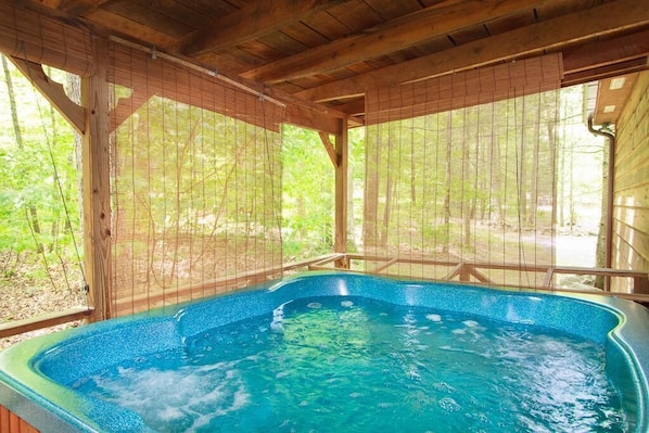 مغطس سبا خارجي