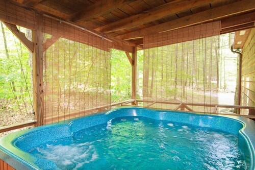 STREAM OF DREAMS! Wooded Setting - Mountain Stream - Real Fireplace - Privacy