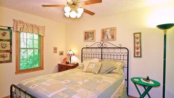 2 bedrooms, iron/ironing board, internet, bed sheets