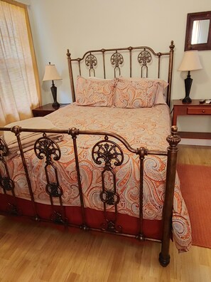 2 makuuhuonetta, silitysrauta/-lauta, ilmainen Wi-Fi, vuodevaatteet