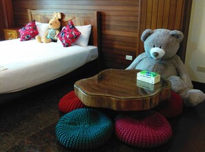 Luxury Quadruple Room, Multiple Beds | Desk, blackout curtains, soundproofing, rollaway beds - Yi Home (Tainan)