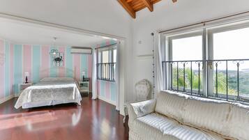 4 bedrooms, in-room safe, iron/ironing board, travel crib