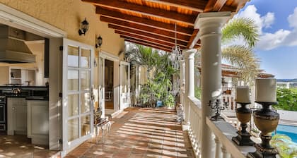 Luxurious 5000sq Villa: Private Pool, Amazing Views, Secured resort & Gameroom