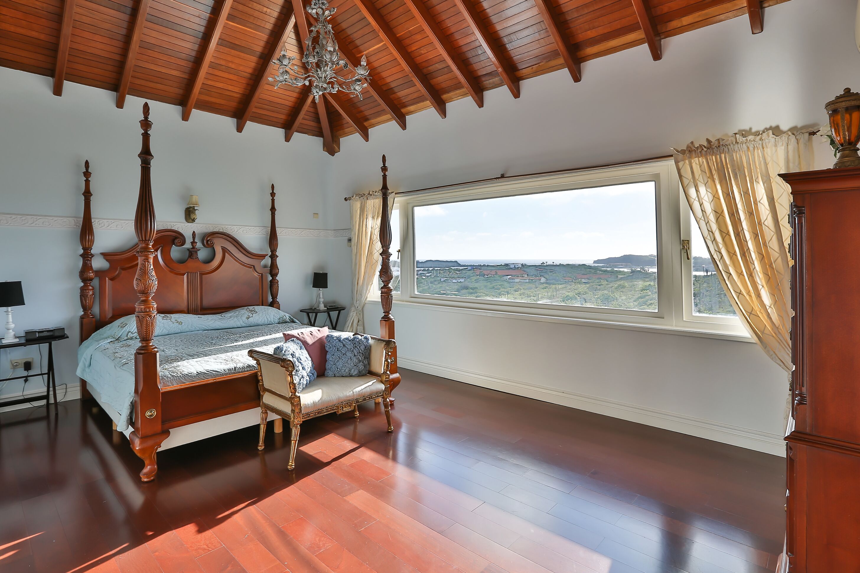 4 bedrooms, in-room safe, iron/ironing board, travel cot