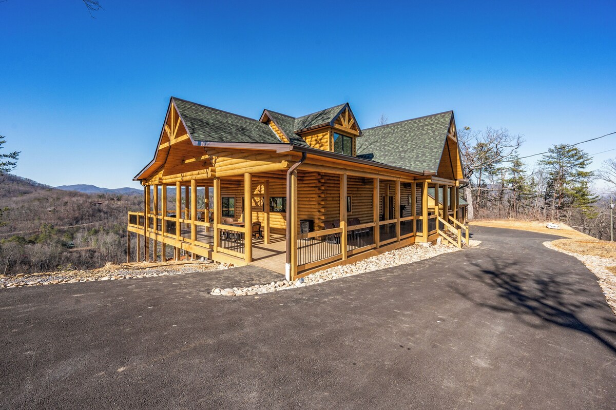 Tippy Top Lodge- Brand New !!
Special Octo er/ November 2025!