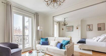 Beautiful Apartment with Eiffel Tower Views for Your Dream Vacation