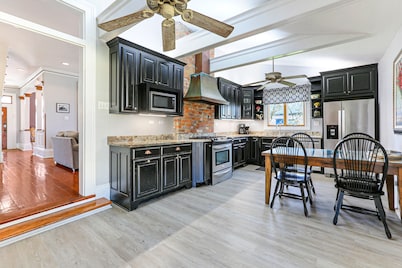 Historic New Orleans Gem - only 10 minutes- 4 Miles from French Quarter