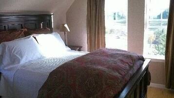 1 bedroom, in-room safe, desk, iron/ironing board